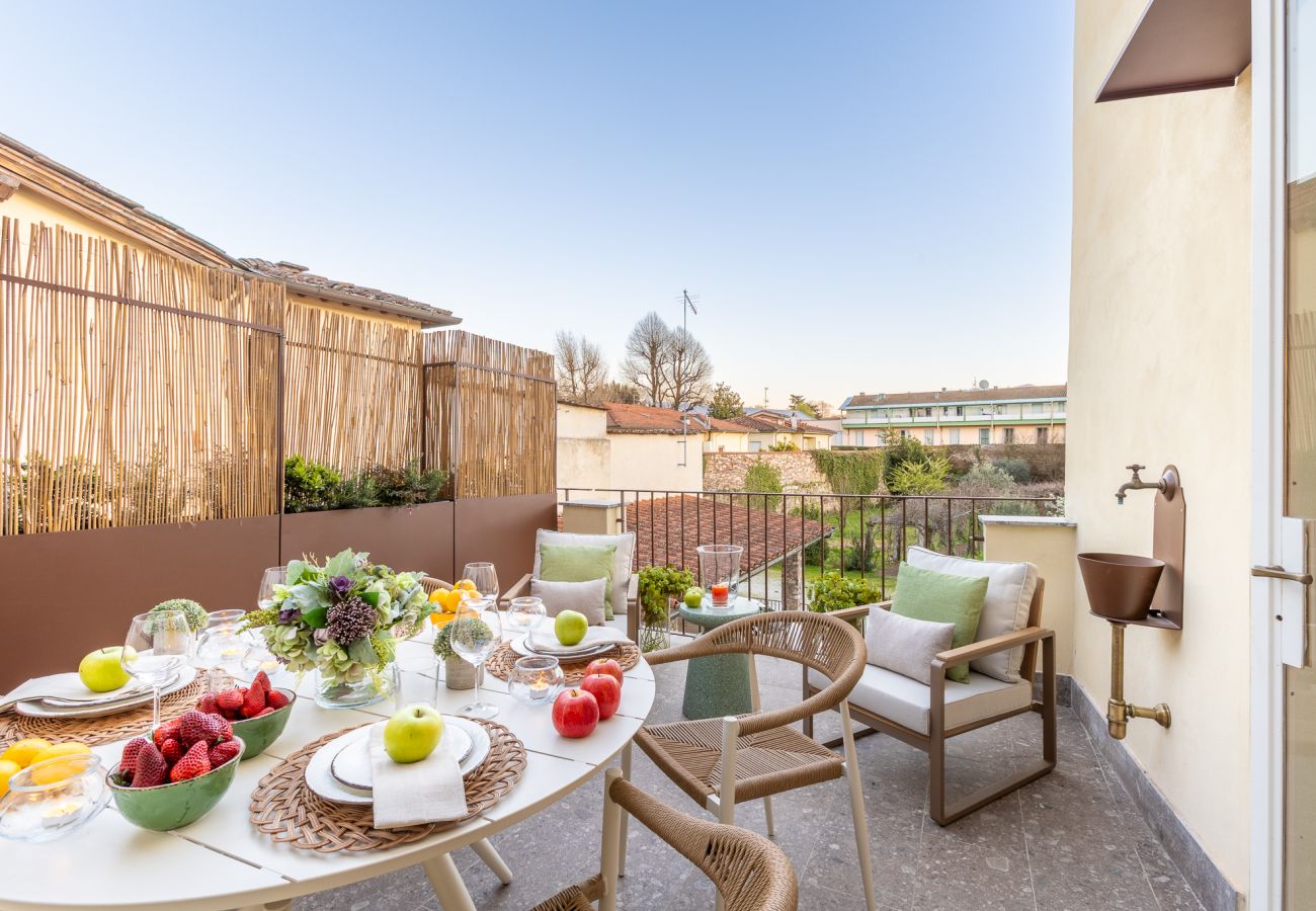 Apartamento en Lucca - Modern Elegance inside Lucca Walls – with Terrace Apartamento en Lucca - Modern Elegance inside Lucca Walls – with Terrace