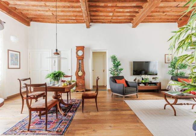 Apartamento en Lucca - Historic and Contemporary 3 Bedrooms inside Lucca Apartamento en Lucca - Historic and Contemporary 3 Bedrooms inside Lucca