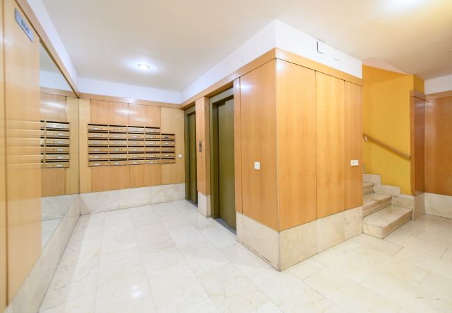 Apartamento en Madrid - Piso moderno de 1 dormitorio con ventanales y sofá cama para invitados en Madrid.Temporal  Apartamento en Madrid - Piso moderno de 1 dormitorio con ventanales y sofá cama para invitados en Madrid.Temporal
