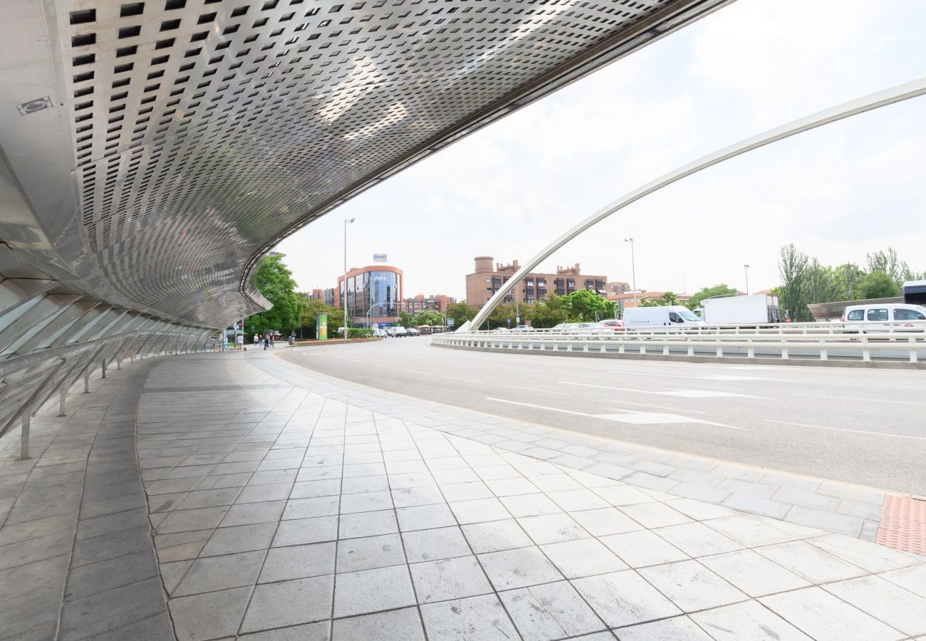 Apartamento en Madrid - Piso moderno de 1 dormitorio con ventanales y sofá cama para invitados en Madrid.Temporal  Apartamento en Madrid - Piso moderno de 1 dormitorio con ventanales y sofá cama para invitados en Madrid.Temporal