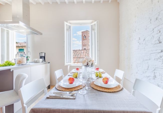 Apartamento en Lucca - The White Lotus Penthouse, Modern Flat with Elevator Apartamento en Lucca - The White Lotus Penthouse, Modern Flat with Elevator