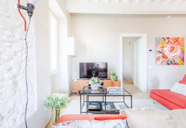 Apartamento en Lucca - The White Lotus Penthouse, Modern Flat with Elevator Apartamento en Lucca - The White Lotus Penthouse, Modern Flat with Elevator