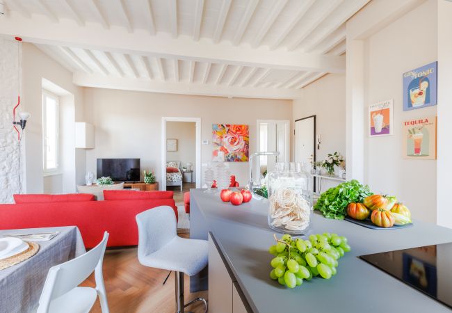 Apartamento en Lucca - The White Lotus Penthouse, Modern Flat with Elevator Apartamento en Lucca - The White Lotus Penthouse, Modern Flat with Elevator