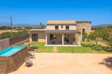 Finca de campo en Muro, Mallorca con jardín y piscina privados