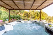 Villa en Montecatini alto - Smart Panoramic Farmhouse Jacuzzi in Montecatini Alto
