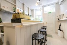 Apartamento en Madrid - Loft creativo con barra y estilo único | cerca M30