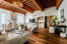 Apartamento en Lucca - Wake Up to Lucca’s Golden View