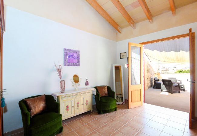 Maison à Petra - Es Forn 229 maison de village confortable avec piscine privée, terrasse et WiFi Maison à Petra - Es Forn 229 maison de village confortable avec piscine privée, terrasse et WiFi