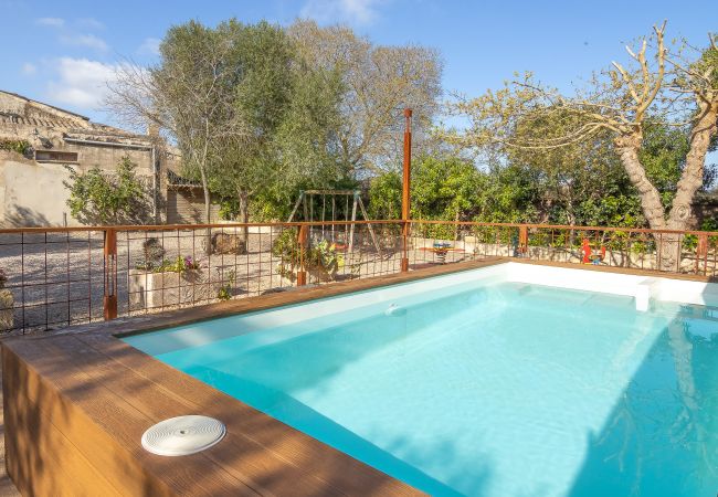Gîte Rural à Santa Margalida - Es Rafal des Turó magnifique finca avec piscine privée, espace enfants, climatisation et terrasse Gîte Rural à Santa Margalida - Es Rafal des Turó magnifique finca avec piscine privée, espace enfants, climatisation et terrasse