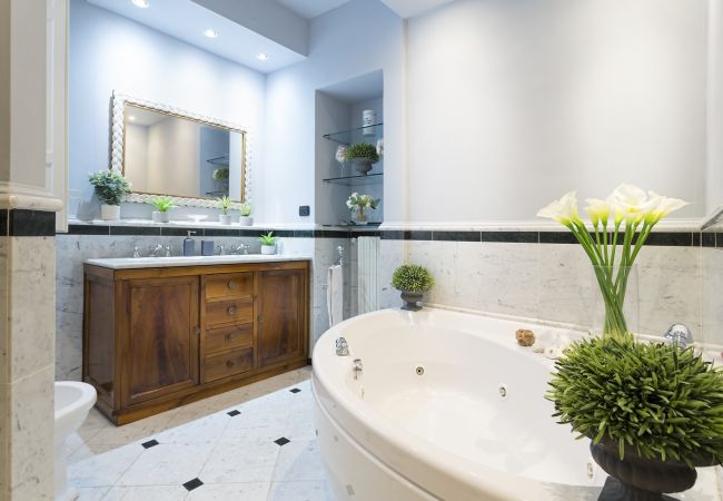 Appartement à Lucques - Elegant and Homey 4 Bedrooms Apartment, Air Conditioning within the Lucca Walls Appartement à Lucques - Elegant and Homey 4 Bedrooms Apartment, Air Conditioning within the Lucca Walls