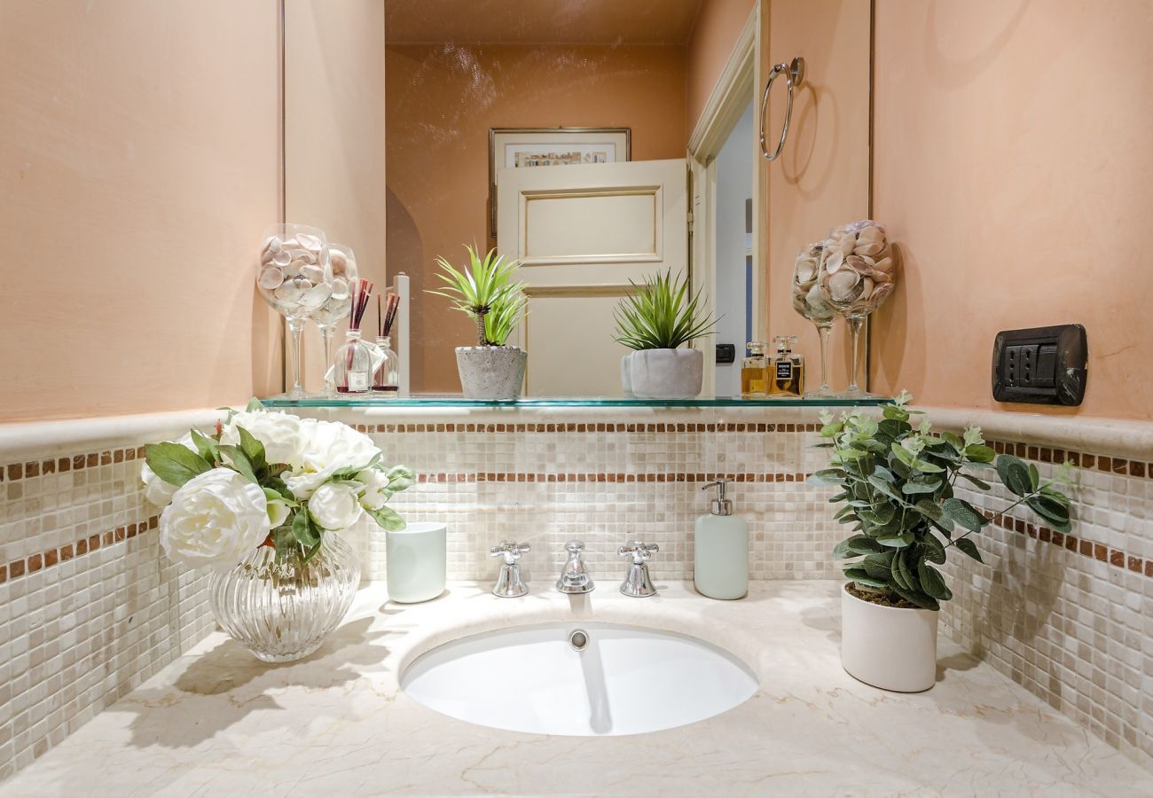 Appartement à Lucques - Elegant and Homey 4 Bedrooms Apartment, Air Conditioning within the Lucca Walls Appartement à Lucques - Elegant and Homey 4 Bedrooms Apartment, Air Conditioning within the Lucca Walls