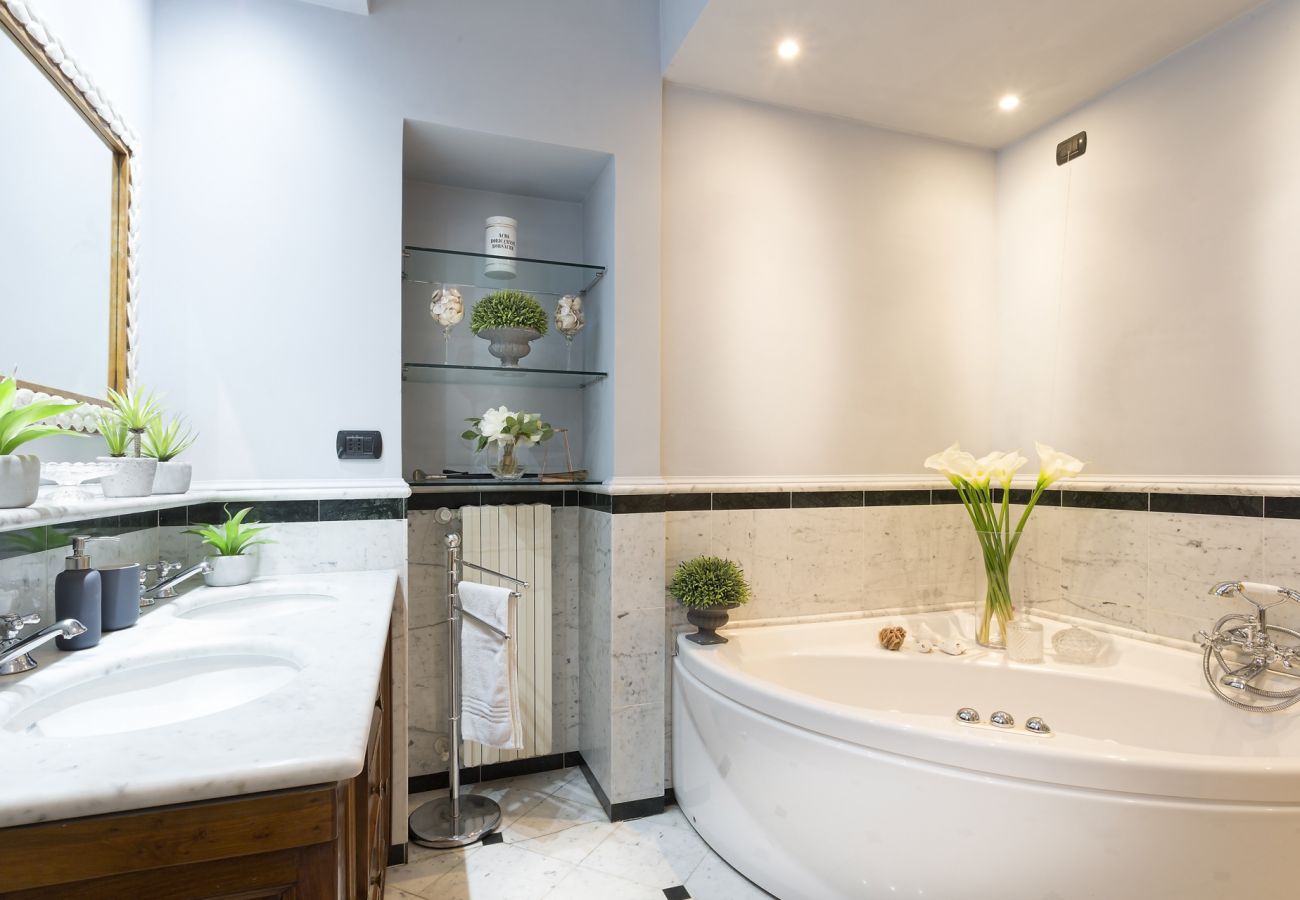 Appartement à Lucques - Elegant and Homey 4 Bedrooms Apartment, Air Conditioning within the Lucca Walls Appartement à Lucques - Elegant and Homey 4 Bedrooms Apartment, Air Conditioning within the Lucca Walls