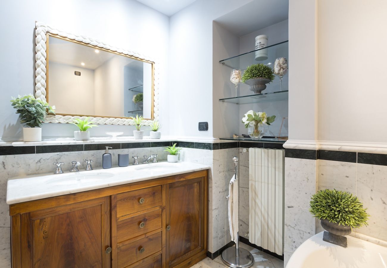 Appartement à Lucques - Elegant and Homey 4 Bedrooms Apartment, Air Conditioning within the Lucca Walls Appartement à Lucques - Elegant and Homey 4 Bedrooms Apartment, Air Conditioning within the Lucca Walls