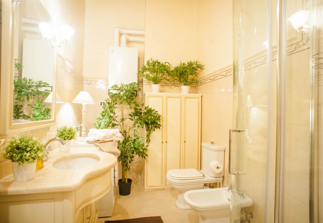 Appartement à Lucca - AU-DELÀ DE L'EXTRAORDINAIRE Romantique Tranquille Appartement spacieux à côté de la tour Guinigi Appartement à Lucca - AU-DELÀ DE L'EXTRAORDINAIRE Romantique Tranquille Appartement spacieux à côté de la tour Guinigi