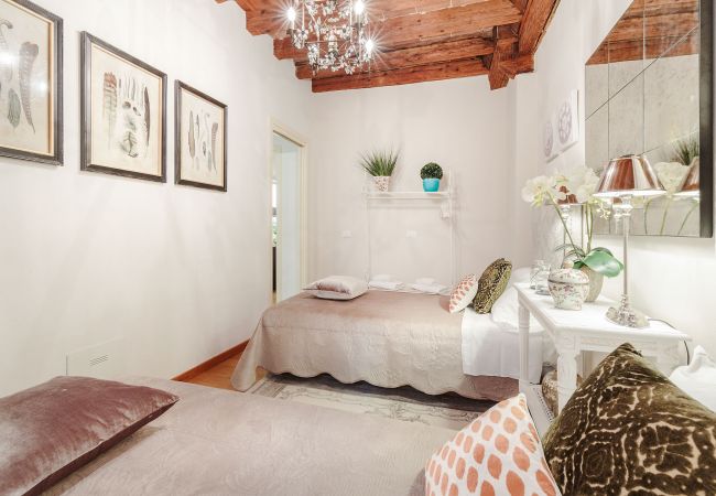 Appartement à Lucca - ARIAS APARTMENT in the iconic Piazza San Michele Appartement à Lucca - ARIAS APARTMENT in the iconic Piazza San Michele