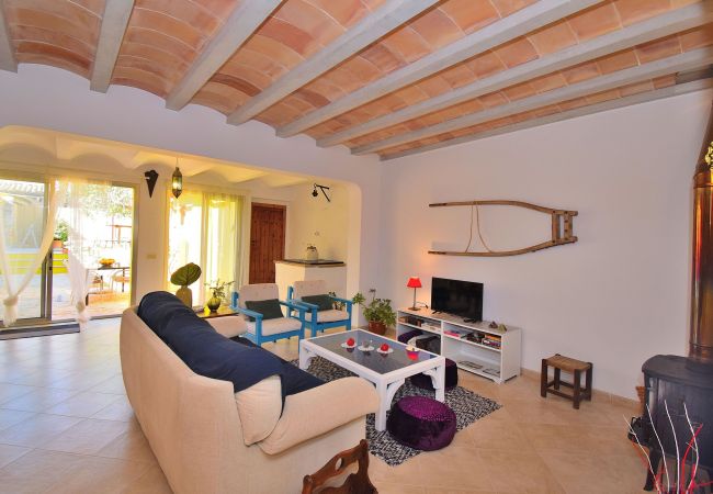 Maison à Muro - Maison de ville 015 avec piscine privée, jardin, terrasse, barbecue et WiFi Maison à Muro - Maison de ville 015 avec piscine privée, jardin, terrasse, barbecue et WiFi