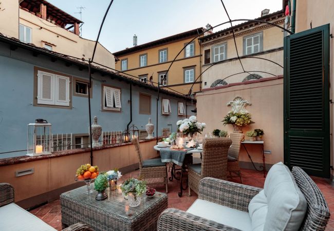 Appartement à Lucca - The Most Central Terrace inside the Walls of Lucca Appartement à Lucca - The Most Central Terrace inside the Walls of Lucca
