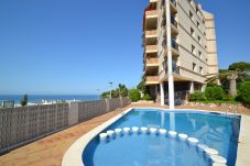 Appartement à Salou - MARESTO 1: Terrasse vue  mer avec BBQ- 75 m  plage Salou-Wifi,Parking, et Linge inclus