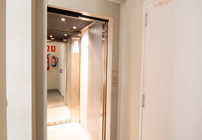 Appartement à Madrid - M (JMC 5) BERNABEU R. MADRID STADIUM APARTMENT 1 ROOM 2 PAX PARKING  - MADRID BUSINESS CENTER Appartement à Madrid - M (JMC 5) BERNABEU R. MADRID STADIUM APARTMENT 1 ROOM 2 PAX PARKING  - MADRID BUSINESS CENTER