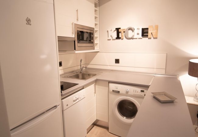 Appartement à Madrid - M (JMC 5) BERNABEU R. MADRID STADIUM APARTMENT 1 ROOM 2 PAX PARKING  - MADRID BUSINESS CENTER Appartement à Madrid - M (JMC 5) BERNABEU R. MADRID STADIUM APARTMENT 1 ROOM 2 PAX PARKING  - MADRID BUSINESS CENTER