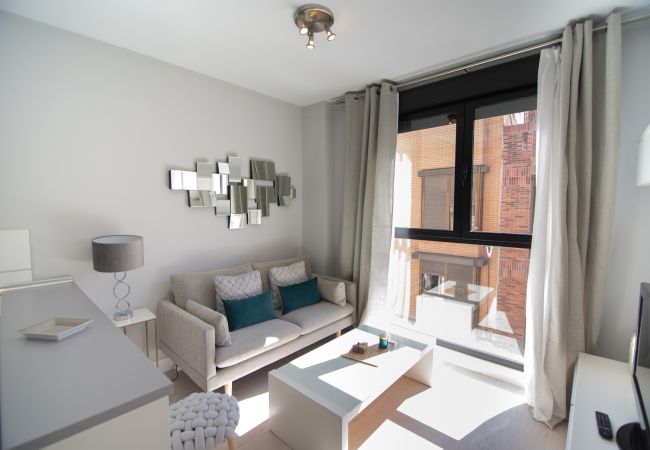 Appartement à Madrid - M (JMC 5) BERNABEU R. MADRID STADIUM APARTMENT 1 ROOM 2 PAX PARKING  - MADRID BUSINESS CENTER Appartement à Madrid - M (JMC 5) BERNABEU R. MADRID STADIUM APARTMENT 1 ROOM 2 PAX PARKING  - MADRID BUSINESS CENTER