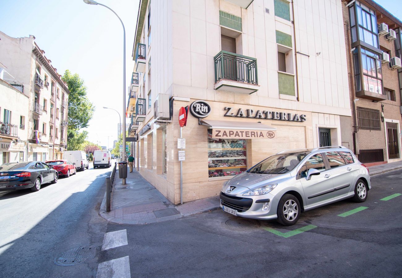 Appartement à Madrid - M (JMC 5) BERNABEU R. MADRID STADIUM APARTMENT 1 ROOM 2 PAX PARKING  - MADRID BUSINESS CENTER Appartement à Madrid - M (JMC 5) BERNABEU R. MADRID STADIUM APARTMENT 1 ROOM 2 PAX PARKING  - MADRID BUSINESS CENTER