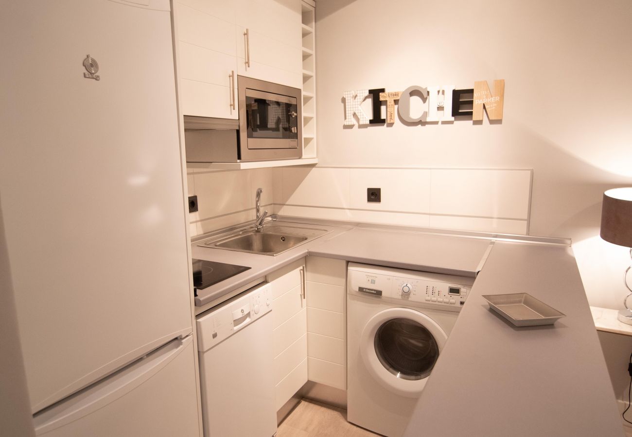 Appartement à Madrid - M (JMC 5) BERNABEU R. MADRID STADIUM APARTMENT 1 ROOM 2 PAX PARKING  - MADRID BUSINESS CENTER Appartement à Madrid - M (JMC 5) BERNABEU R. MADRID STADIUM APARTMENT 1 ROOM 2 PAX PARKING  - MADRID BUSINESS CENTER