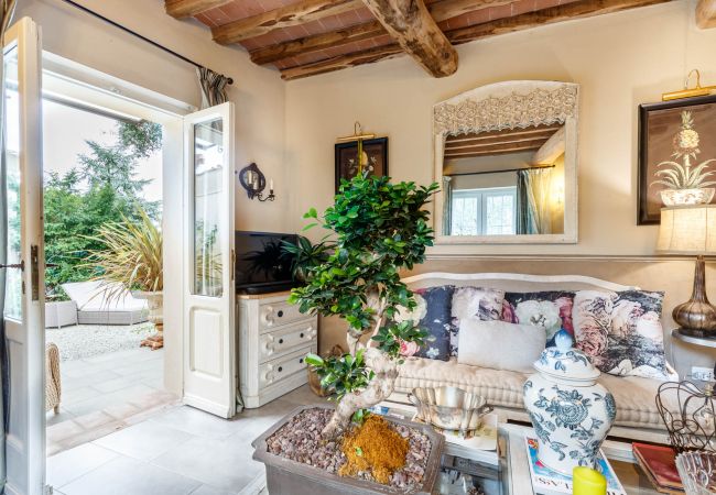 Villa à Montecarlo - VILLA GIANNA, the Secret Interior Designer's Private Retreat with Pool Villa à Montecarlo - VILLA GIANNA, the Secret Interior Designer's Private Retreat with Pool