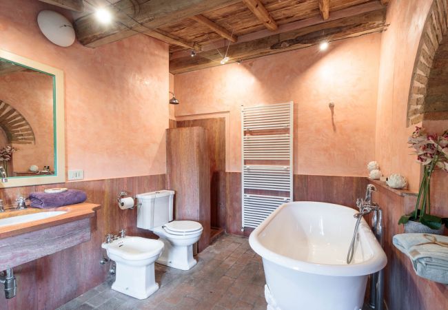 Villa à Lucca - Villa Gufo The Place to Be. Panoramic Private Pool with a Lucca View and Private Tennis Court Villa à Lucca - Villa Gufo The Place to Be. Panoramic Private Pool with a Lucca View and Private Tennis Court