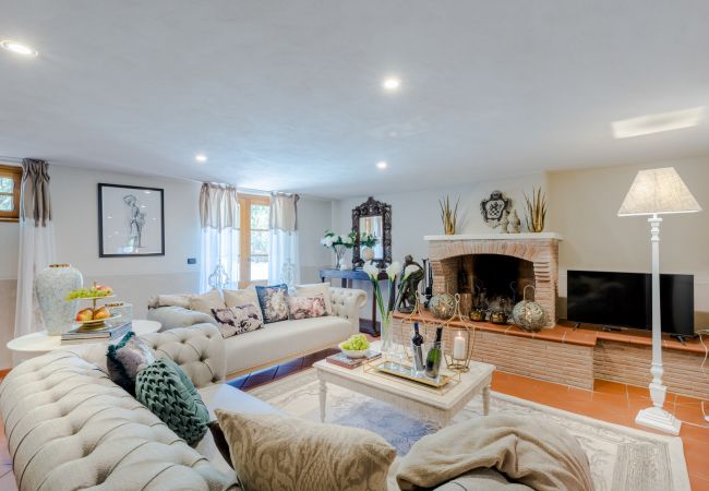 Villa à Lucca - VILLA ARSINA, Modern Italian Tradition. Private Pool Villa à Lucca - VILLA ARSINA, Modern Italian Tradition. Private Pool