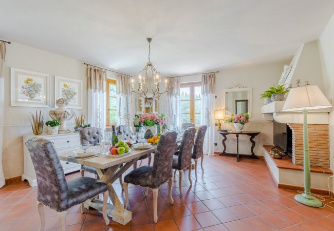 Villa à Lucca - VILLA ARSINA, Modern Italian Tradition. Private Pool Villa à Lucca - VILLA ARSINA, Modern Italian Tradition. Private Pool