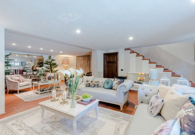 Villa à Lucca - VILLA ARSINA, Modern Italian Tradition. Private Pool Villa à Lucca - VILLA ARSINA, Modern Italian Tradition. Private Pool