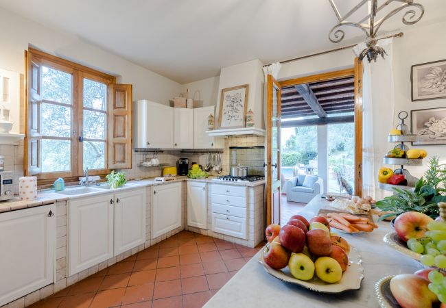 Villa à Lucca - VILLA ARSINA, Modern Italian Tradition. Private Pool Villa à Lucca - VILLA ARSINA, Modern Italian Tradition. Private Pool