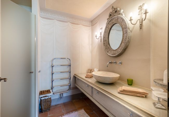 Villa à Lucca - Luxury Wine Estate Villa Framed Among Lucca' Hills Villa à Lucca - Luxury Wine Estate Villa Framed Among Lucca' Hills