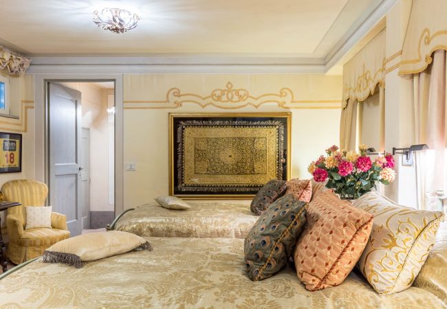 Villa à Lucca - Luxury Wine Estate Villa Framed Among Lucca' Hills Villa à Lucca - Luxury Wine Estate Villa Framed Among Lucca' Hills