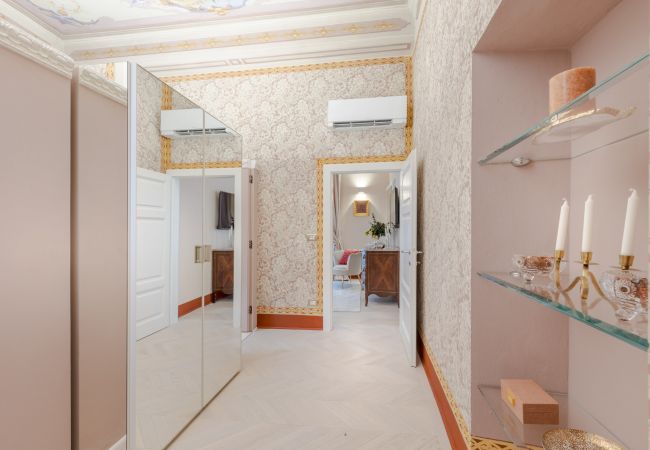 Appartement à Lucques - Luxury 3 Bedrooms Apartment with Elevator inside Lucca by the Main Square Piazza San Michele  Appartement à Lucques - Luxury 3 Bedrooms Apartment with Elevator inside Lucca by the Main Square Piazza San Michele