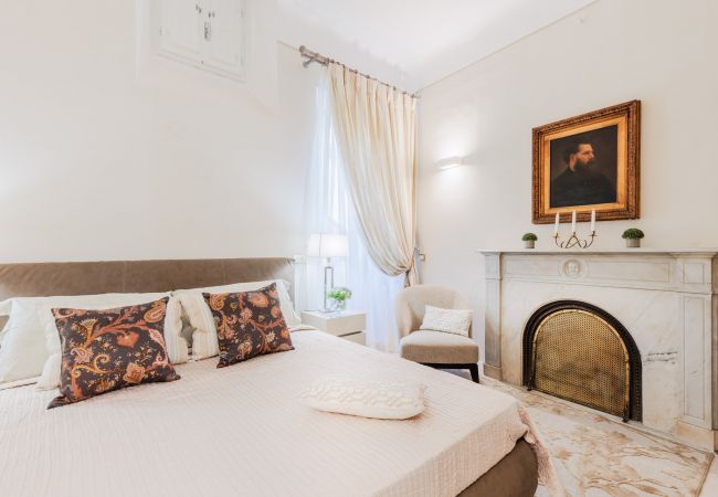 Appartement à Lucques - Luxury 3 Bedrooms Apartment with Elevator inside Lucca by the Main Square Piazza San Michele  Appartement à Lucques - Luxury 3 Bedrooms Apartment with Elevator inside Lucca by the Main Square Piazza San Michele