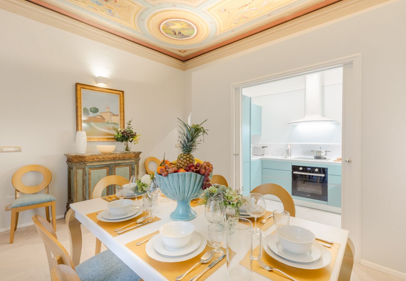 Appartement à Lucques - Luxury 3 Bedrooms Apartment with Elevator inside Lucca by the Main Square Piazza San Michele  Appartement à Lucques - Luxury 3 Bedrooms Apartment with Elevator inside Lucca by the Main Square Piazza San Michele