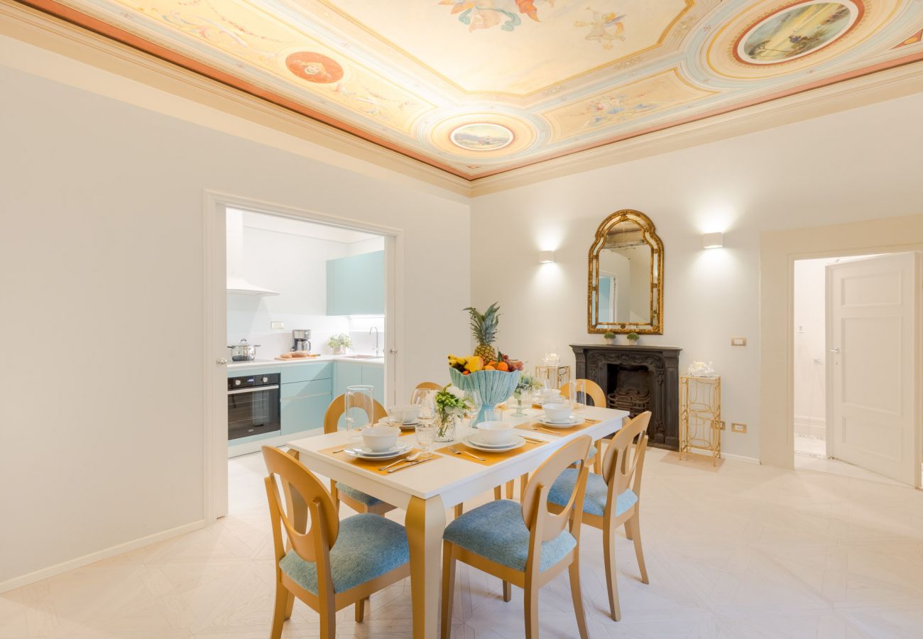 Appartement à Lucques - Luxury 3 Bedrooms Apartment with Elevator inside Lucca by the Main Square Piazza San Michele  Appartement à Lucques - Luxury 3 Bedrooms Apartment with Elevator inside Lucca by the Main Square Piazza San Michele