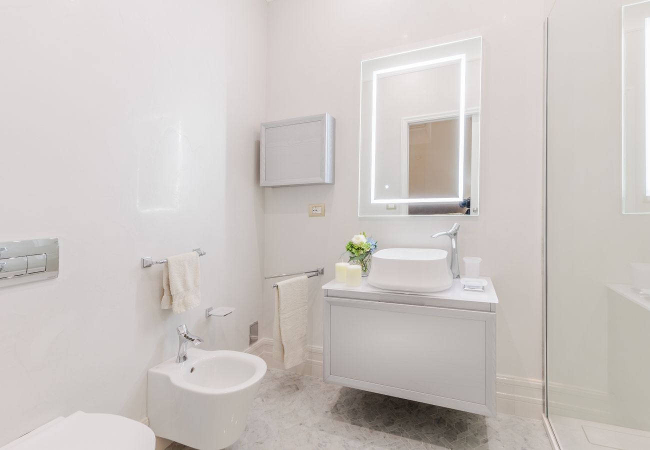 Appartement à Lucques - Luxury 3 Bedrooms Apartment with Elevator inside Lucca by the Main Square Piazza San Michele  Appartement à Lucques - Luxury 3 Bedrooms Apartment with Elevator inside Lucca by the Main Square Piazza San Michele