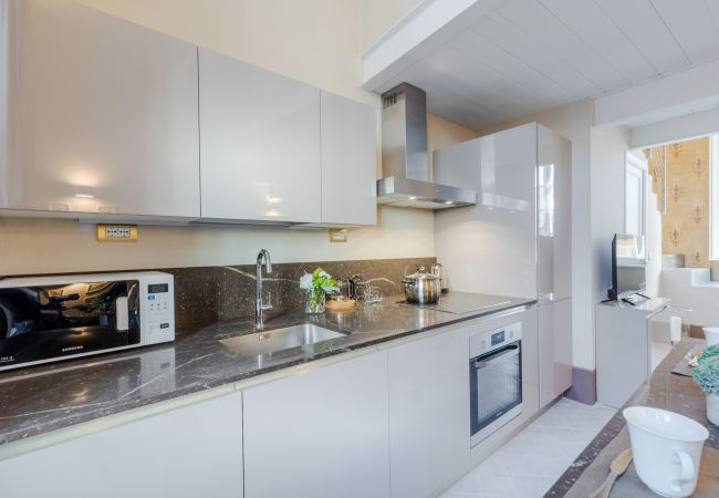 Appartement à Lucca - Luxury 1 Bedroom Apartment with Elevator inside the Walls of Lucca by the Main Square Piazza San Michele Appartement à Lucca - Luxury 1 Bedroom Apartment with Elevator inside the Walls of Lucca by the Main Square Piazza San Michele