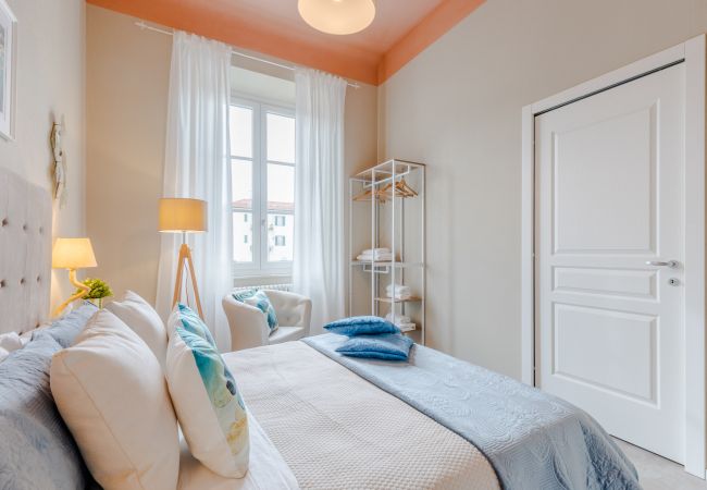 Appartement à Lucca - Casa Gina, a modern charming urban retreat with free parking by the train station and the Walls of Lucca Appartement à Lucca - Casa Gina, a modern charming urban retreat with free parking by the train station and the Walls of Lucca