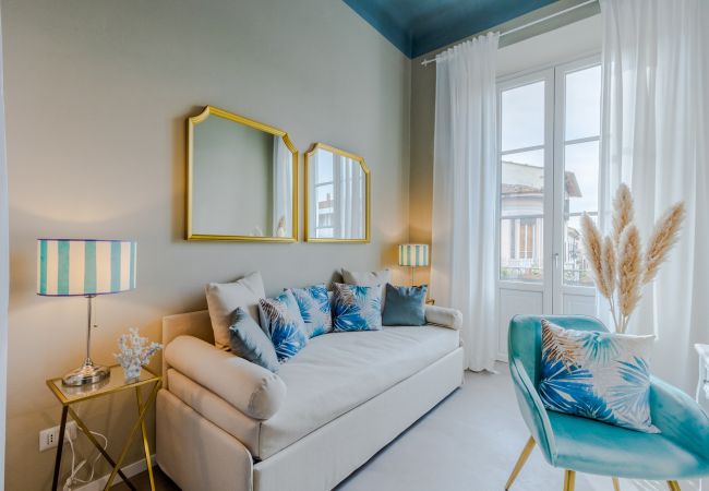 Appartement à Lucca - Casa Gina, a modern charming urban retreat with free parking by the train station and the Walls of Lucca Appartement à Lucca - Casa Gina, a modern charming urban retreat with free parking by the train station and the Walls of Lucca