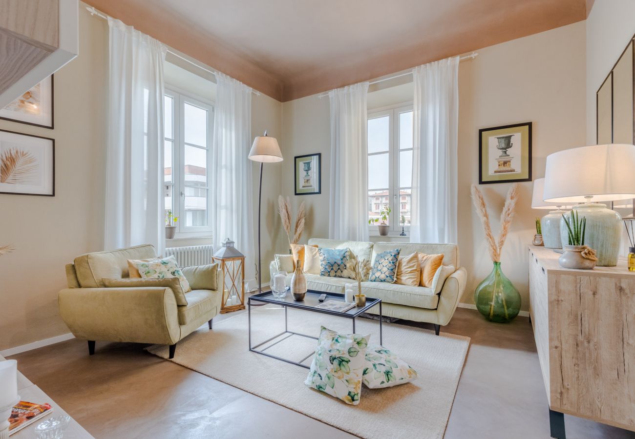 Appartement à Lucques - Casa Gina, a modern charming urban retreat with free parking by the train station and the Walls of Lucca Appartement à Lucques - Casa Gina, a modern charming urban retreat with free parking by the train station and the Walls of Lucca
