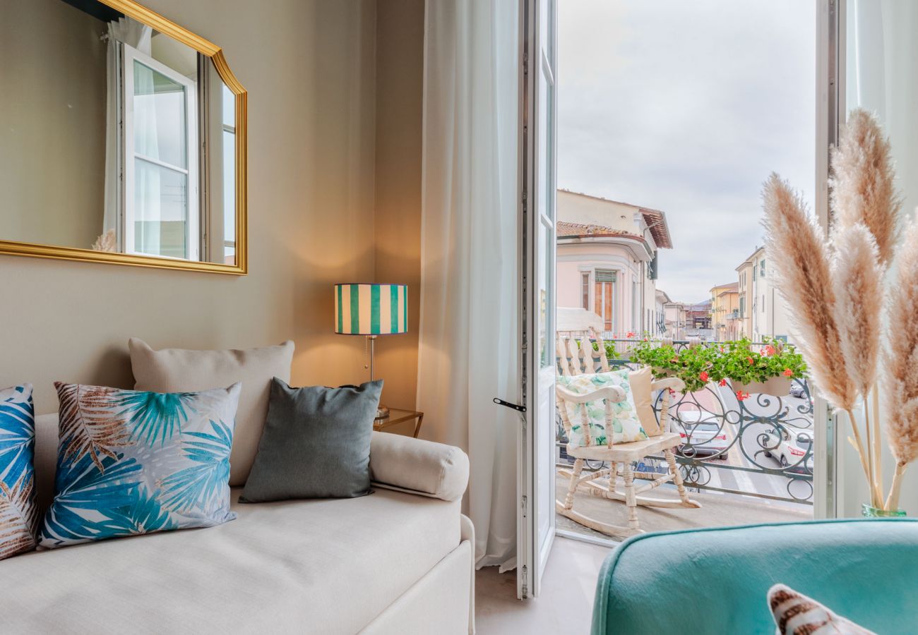 Appartement à Lucques - Casa Gina, a modern charming urban retreat with free parking by the train station and the Walls of Lucca Appartement à Lucques - Casa Gina, a modern charming urban retreat with free parking by the train station and the Walls of Lucca