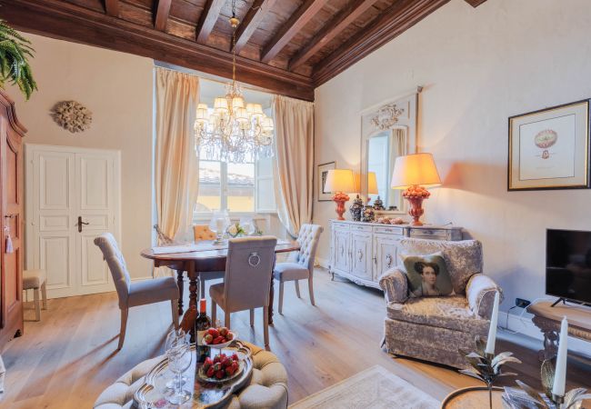 Appartement à Lucca - Luxury 3 bedrooms Apartment Amazing Views over the Amphiteatre Square inside the Walls of Lucca Appartement à Lucca - Luxury 3 bedrooms Apartment Amazing Views over the Amphiteatre Square inside the Walls of Lucca