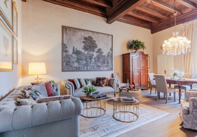 Appartement à Lucca - Luxury 3 bedrooms Apartment Amazing Views over the Amphiteatre Square inside the Walls of Lucca Appartement à Lucca - Luxury 3 bedrooms Apartment Amazing Views over the Amphiteatre Square inside the Walls of Lucca