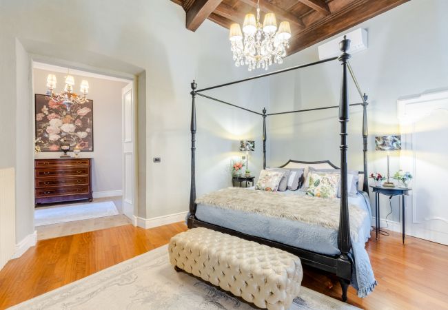 Appartement à Lucca - Luxury 3 bedrooms Apartment Amazing Views over the Amphiteatre Square inside the Walls of Lucca Appartement à Lucca - Luxury 3 bedrooms Apartment Amazing Views over the Amphiteatre Square inside the Walls of Lucca