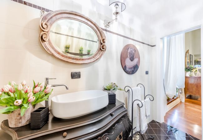 Appartement à Lucca - Luxury 3 bedrooms Apartment Amazing Views over the Amphiteatre Square inside the Walls of Lucca Appartement à Lucca - Luxury 3 bedrooms Apartment Amazing Views over the Amphiteatre Square inside the Walls of Lucca