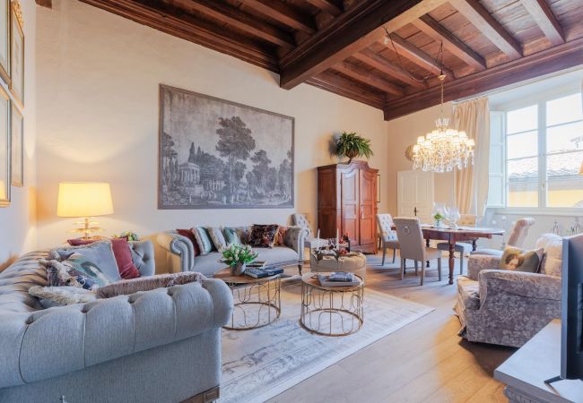 Appartement à Lucca - Luxury 3 bedrooms Apartment Amazing Views over the Amphiteatre Square inside the Walls of Lucca Appartement à Lucca - Luxury 3 bedrooms Apartment Amazing Views over the Amphiteatre Square inside the Walls of Lucca